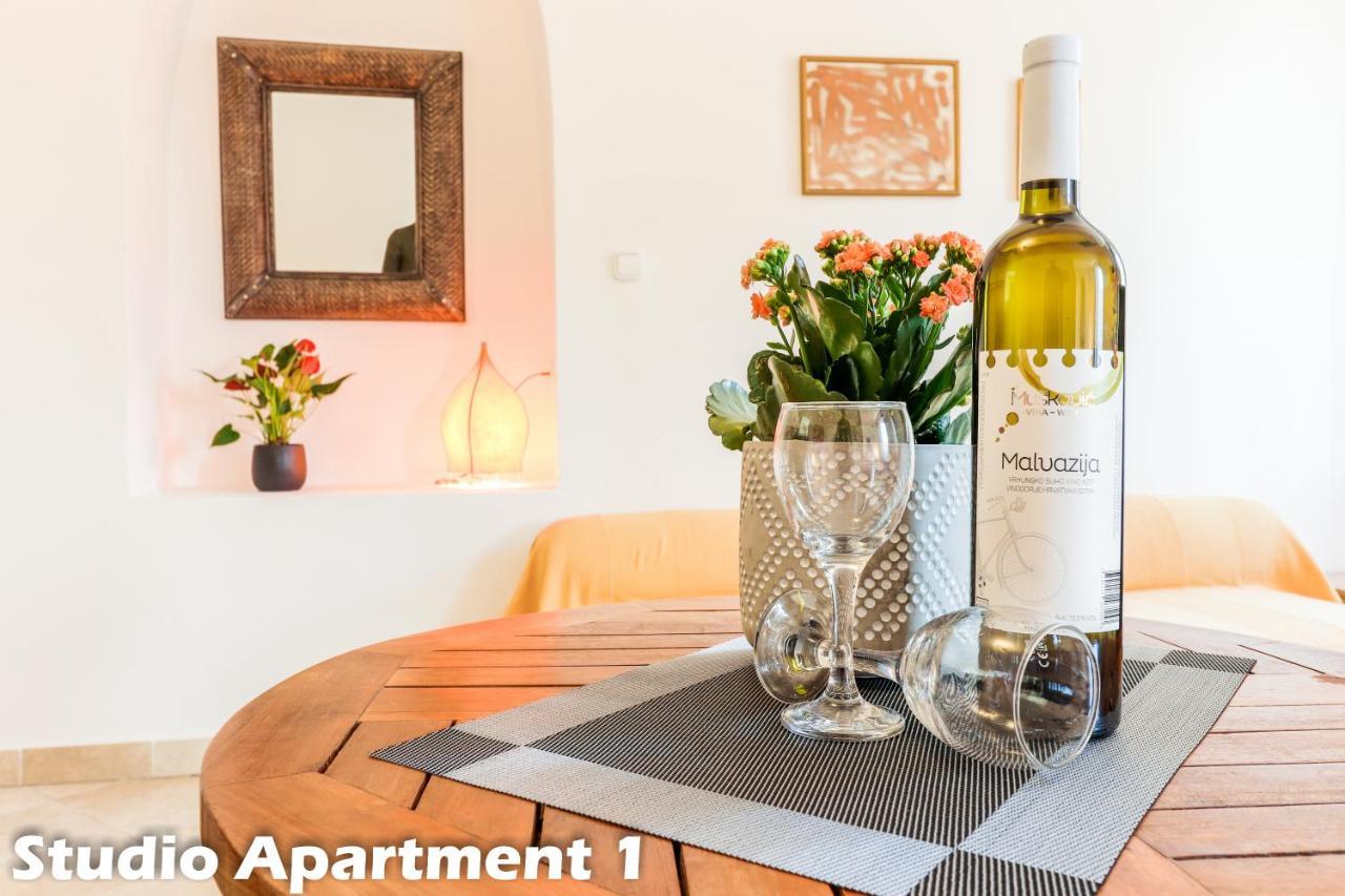 Art Apartments Vrsar Luaran gambar