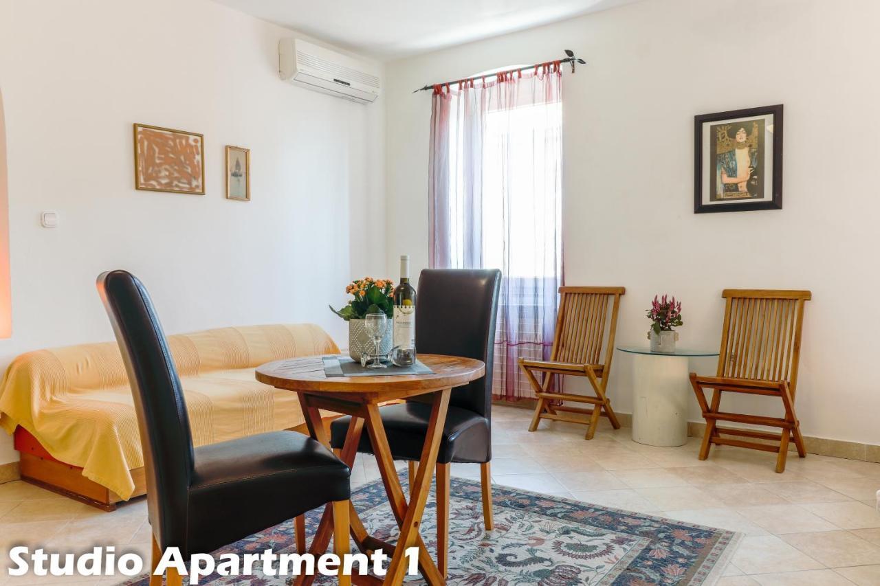 Art Apartments Vrsar Luaran gambar